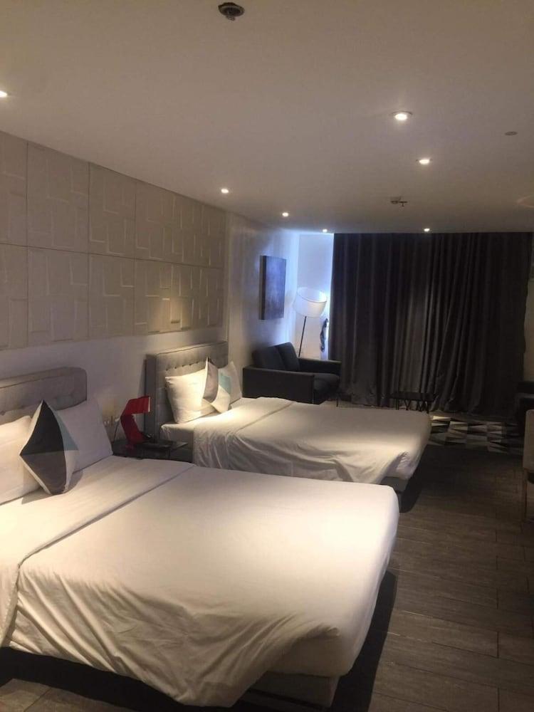 City Park Hotel Residences Тагиг Экстерьер фото