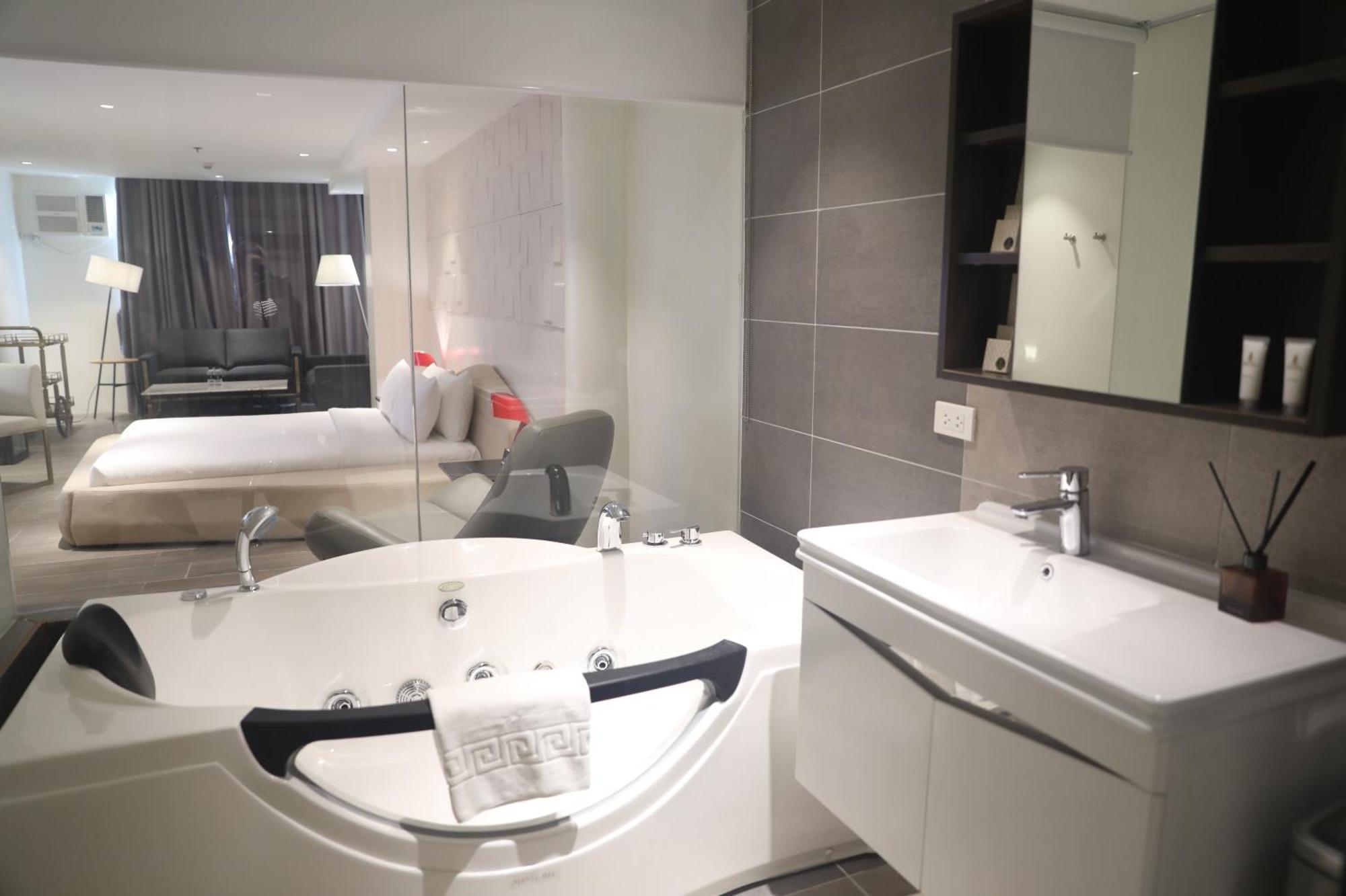 City Park Hotel Residences Тагиг Экстерьер фото